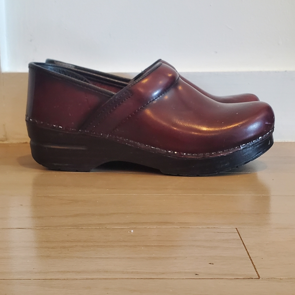 Dansko Professional Clogs Cordovan Cabrio